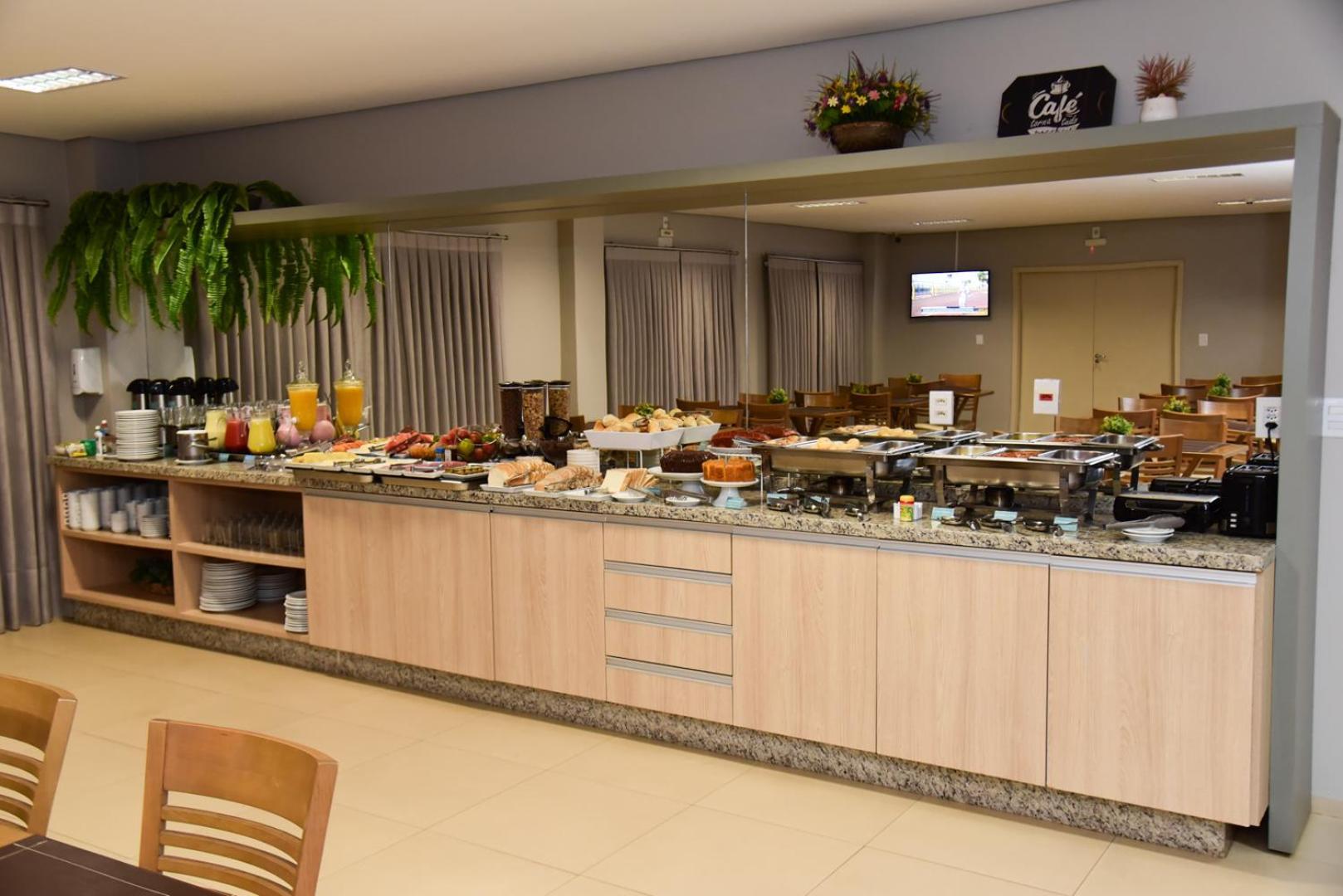 Hotel Plaza Garden 카스카벨 외부 사진